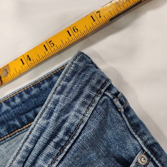 Levi's Women's 711 Skinny Jean Medium Wash Size 32x29    Lot A - Picture 4 of 7